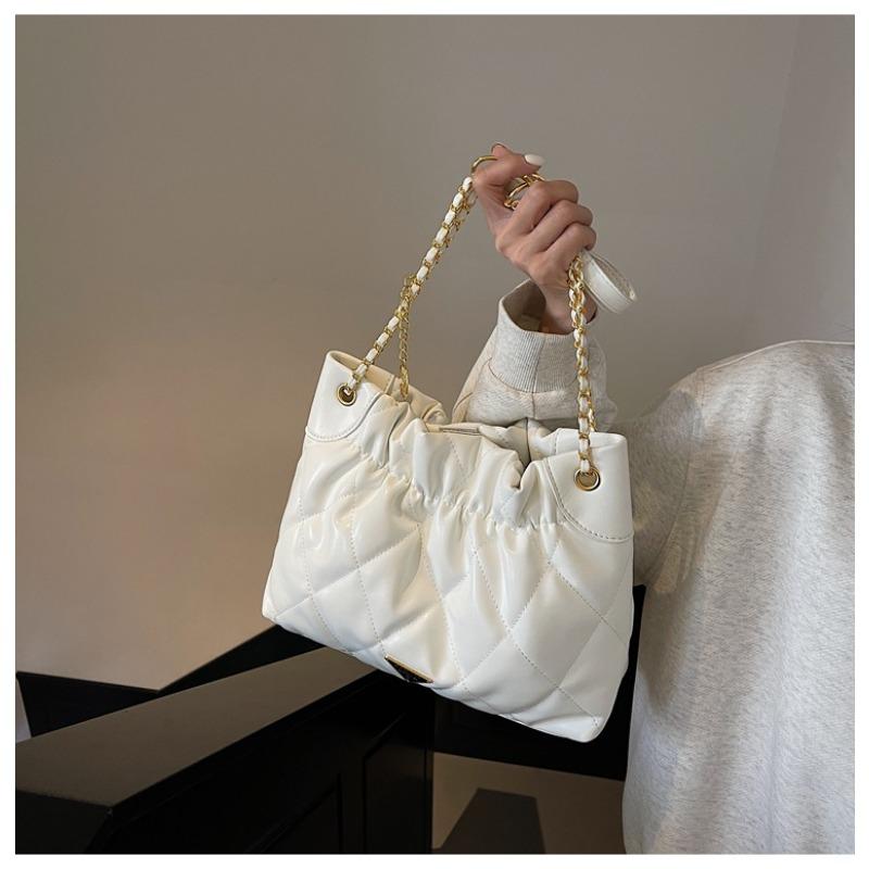 Rhombus chain bag women's large-capacity new versatile niche design shoulder messenger bag soft leather bucket bag