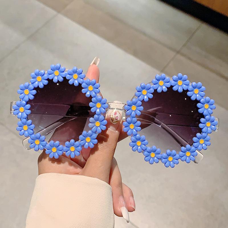 Lunettes de soleil pour enfants mignonnes tendance forme de fleur petite marguerite décontractées polyvalentes vacances à la mer lunettes de soleil pour bébé