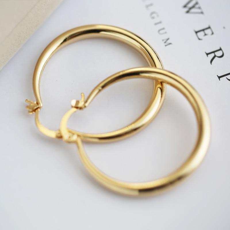 Simple and Smooth Earrings for Women's Jewelry