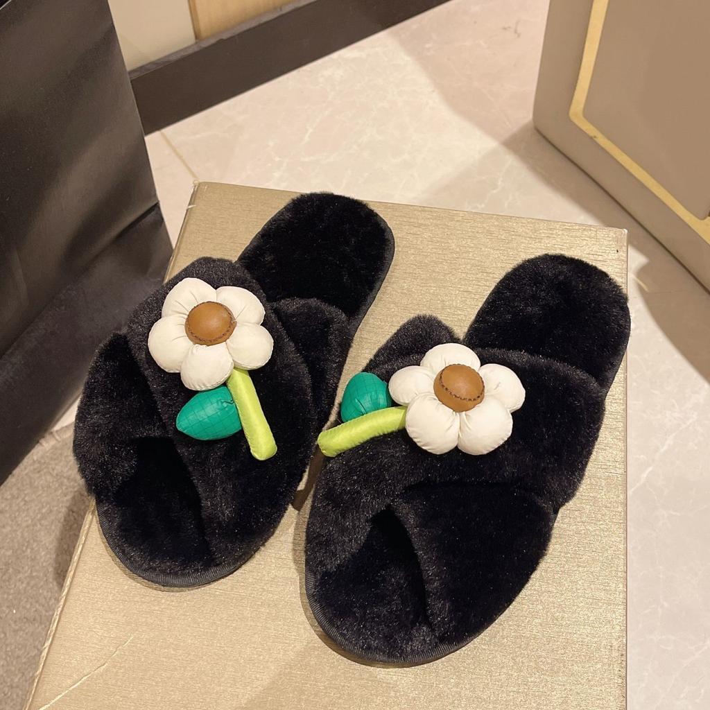 2025 autumn and winter new shit-stepping slippers women's fashion students flat-bottomed non-slip women's cotton slippers