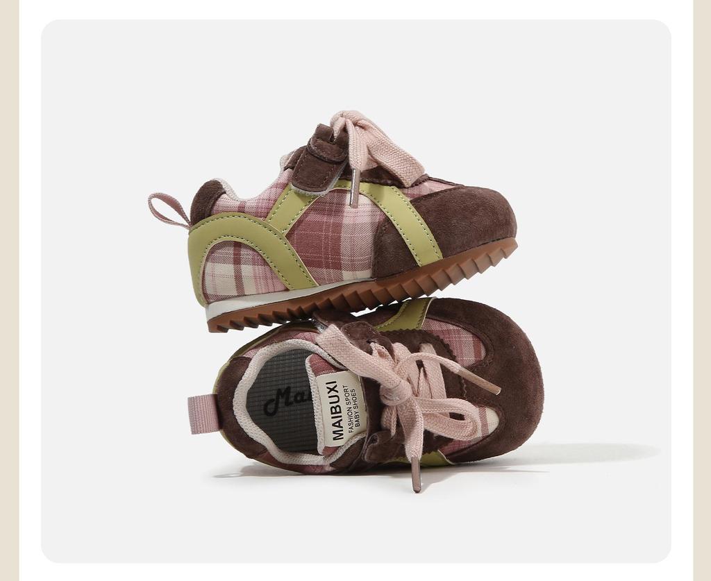 Dětské kostkované sportovní boty 2026 s barevnými bloky, protiskluzové, měkká podrážka, německé tréninkové tenisky pro chlapce a dívky