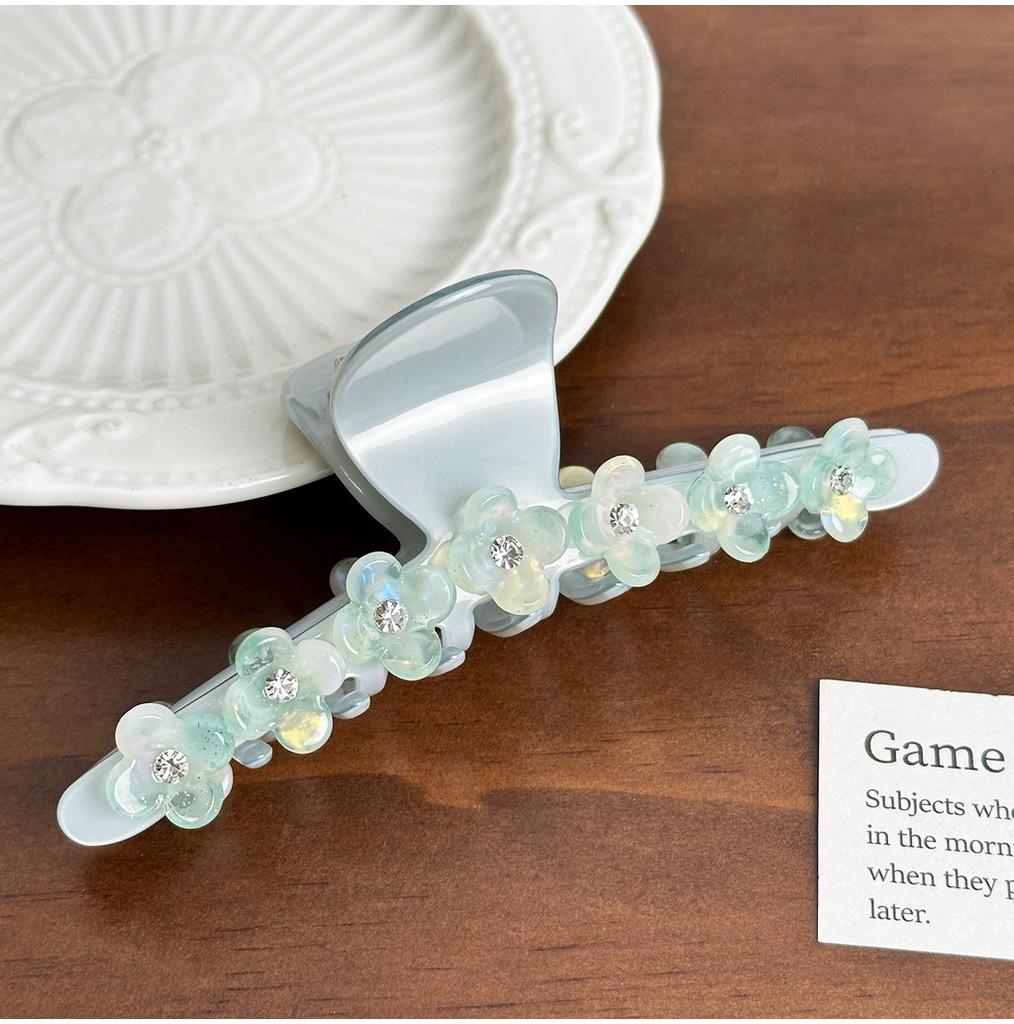 Luxurious Oversized Hair Claw Clip With Stunning Floral Accents For Stylish Women