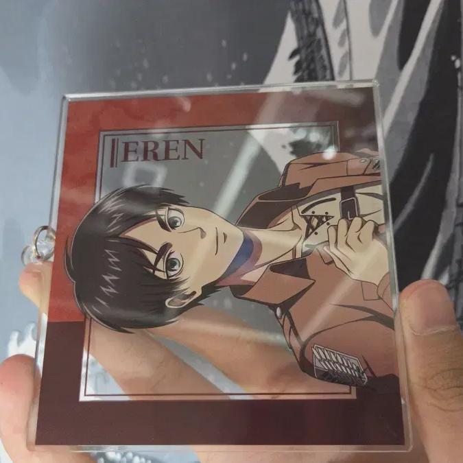 

Атака Титанов Эрен Акриловый Брелок