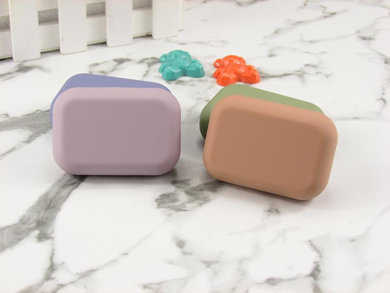 Glossy Minimalist Lacquered Contact Lens Case - A Stylish and Smooth Companion Box