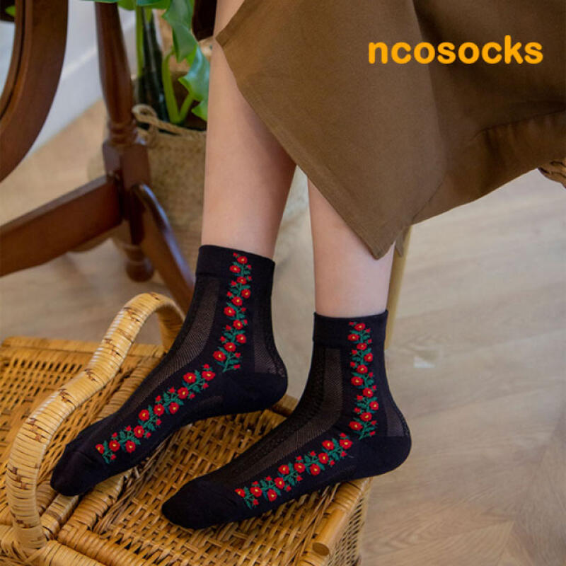 FSN118_Mono Flower Twisted Line Women s Socks ivory