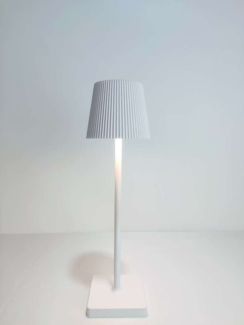 

Современная минималистичная настольная лампа в полоску, светодиодные настольные лампы для спальни с беспроводной зарядкой USB, сенсорное диммирование, креативный прикроватный ночник