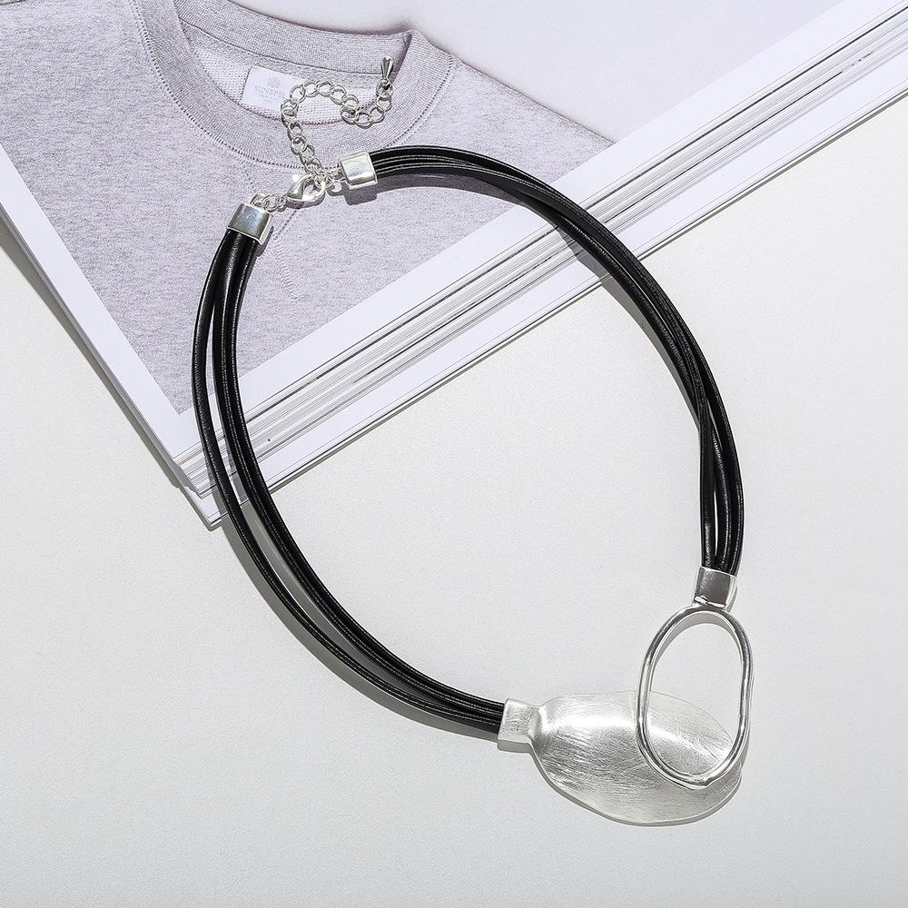 New European and American high-end women's metal jewelry retro simple collarbone chain