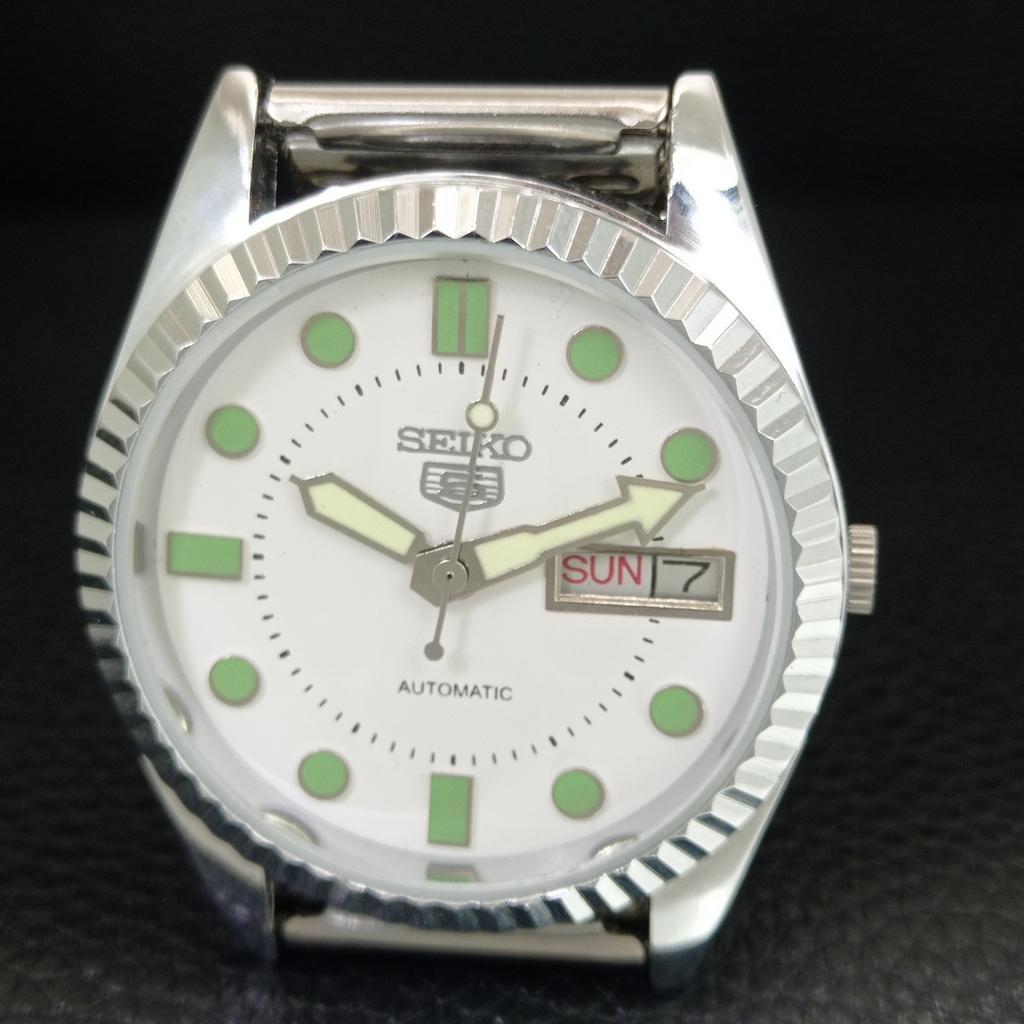 VINTAGE SEIKO 5 AUTOMATIC REFURBISHED JAPAN MENS WHITE DIAL WATCH A444273-1