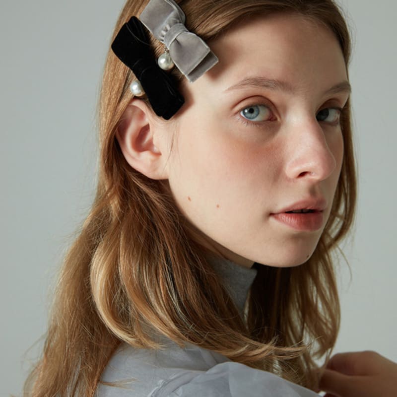 

SOCKS APPEAL velvet ribbon pearl hair pin grey free