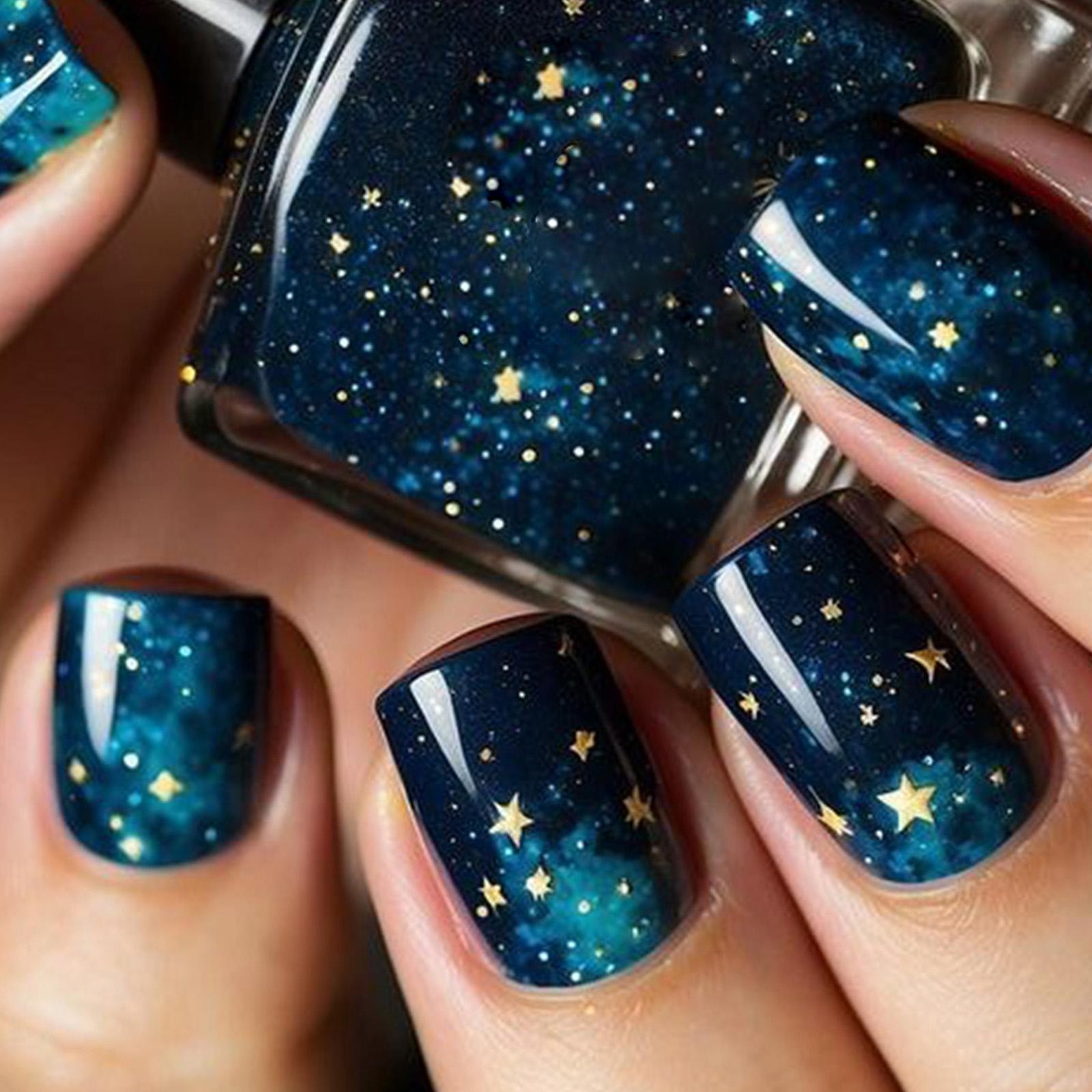

24 шт. Синие накладные ногти короткой квадратной формы с дизайном темно-синего звездного неба, глянцевые самоклеящиеся ногти для женщин