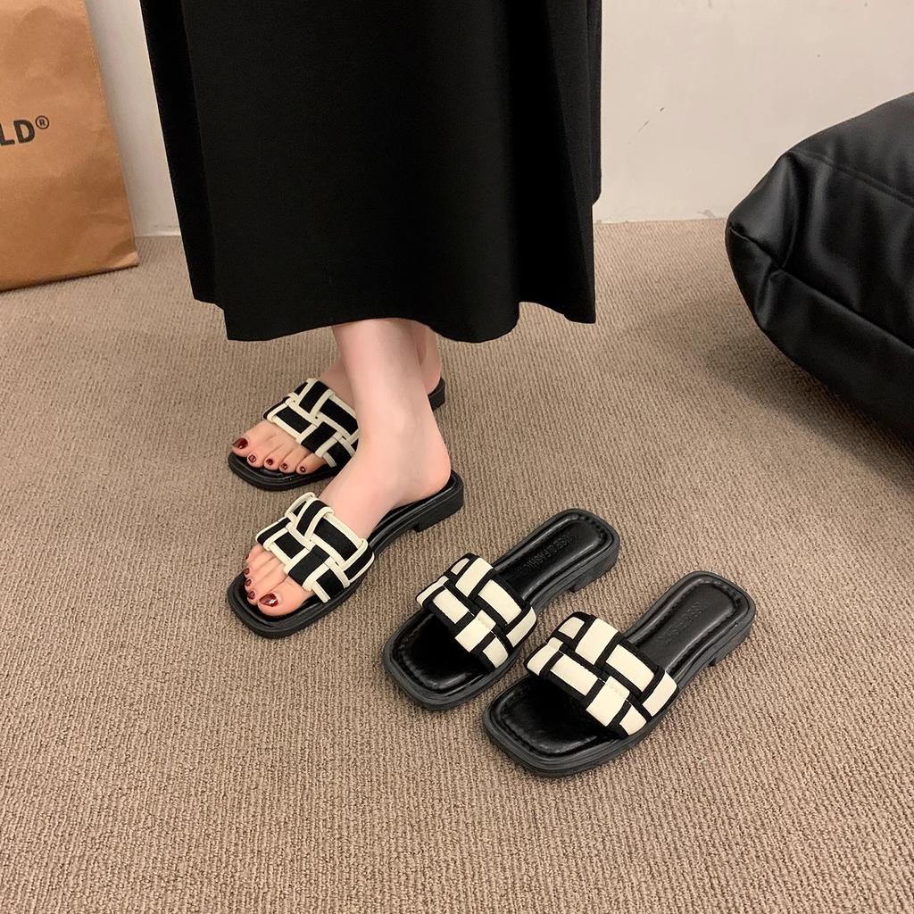 Super Fire French Flat Bottom Sandals Women's Summer Wear Fashion 2025 New Niche High-end Feeling Going Out Beach Slippers