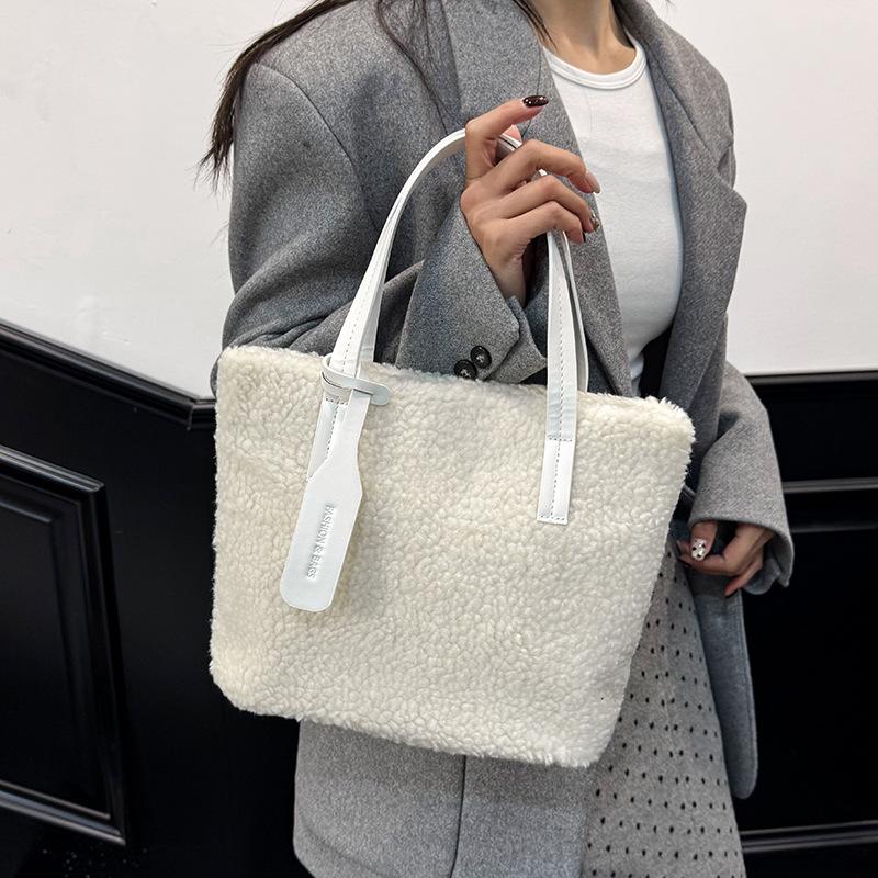 New Fluffy Simple and Versatile Tote Bags for Women Winter Faux Fur Commuting Shoulder Bag Fashi Textured Casual Storage Bag