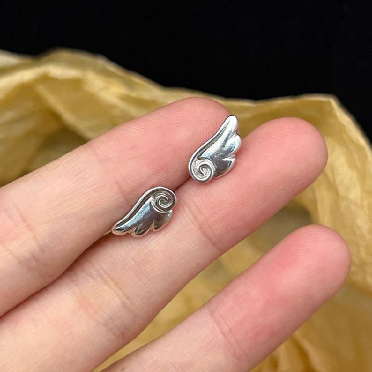 Angel Wing Shaped Ear Studs Alloy Crafted Stylish Everyday Accessory for Party Wear Trendy Feminine Jewelry