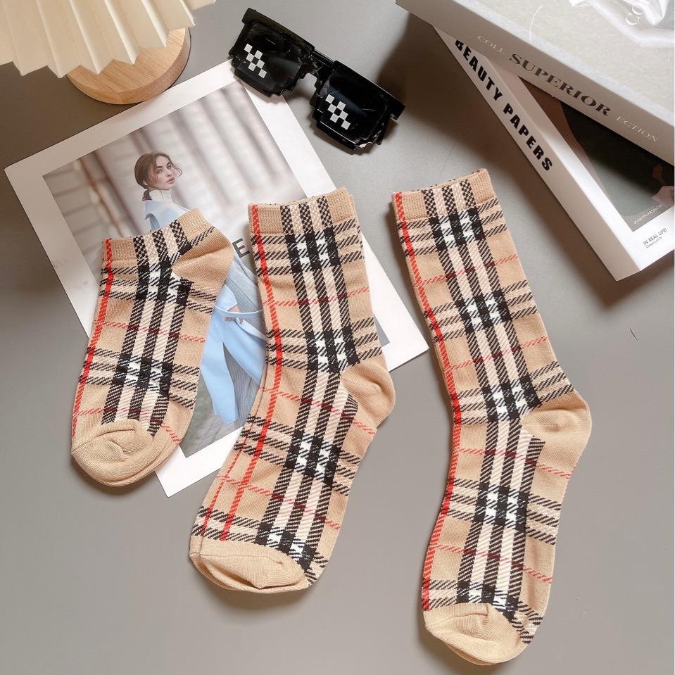 Calzini Trendy Europei e Americani Haute Couture Stile Britannico Nicchia Calzini a Quadretti Donna Retrò a Strisce Contrasto Calzini a Tubo Medio e Calzini