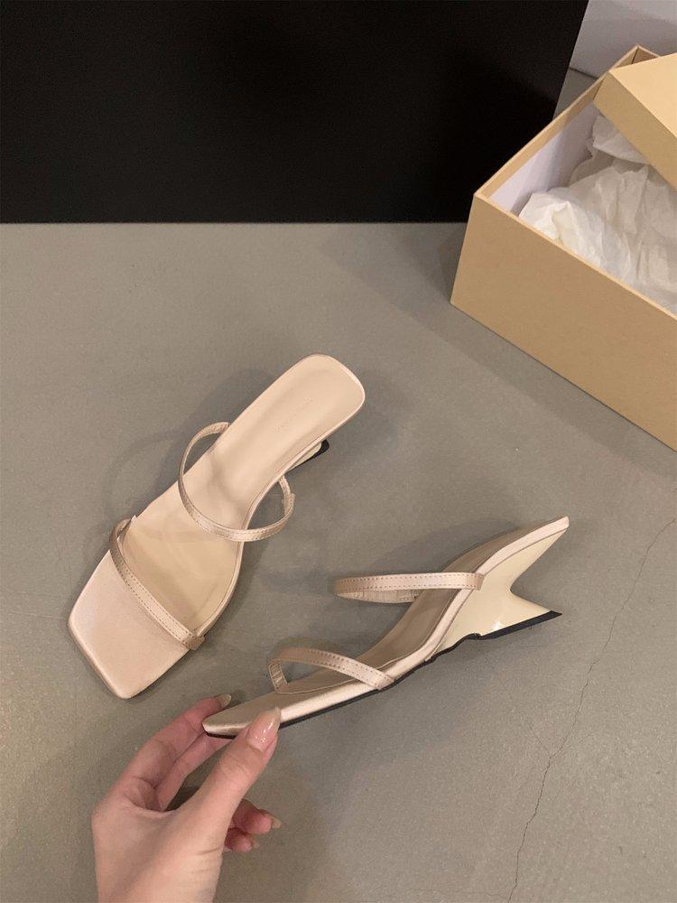 

Design sense niche French word with sandals women 2025 summer new high-heeled wedge sandals high-heeled slippers women 40 абрикосовый