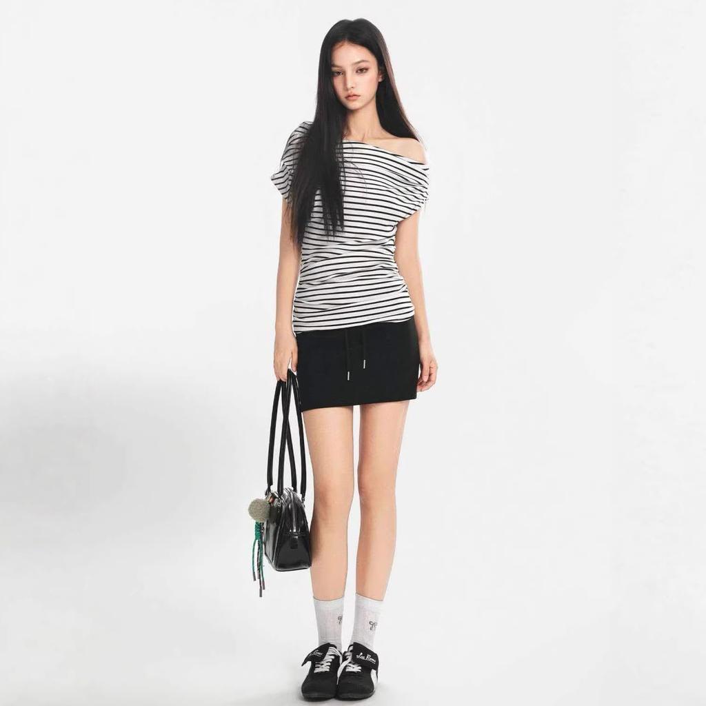  Stylish striped diagonal neck short-sleeve women's summer new clever off-shoulder T-shirt, unique base layer