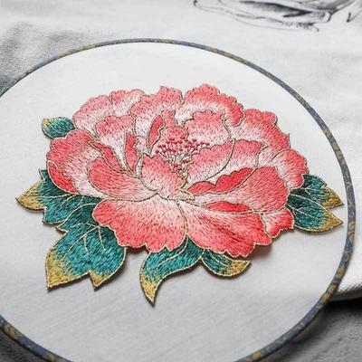 Elegantní čínský styl výšivka pivoňky záplata velká velikost bez lepidla květinová záplata ručně vyrobená aplikace nažehlovací na Cheongsam šaty DIY