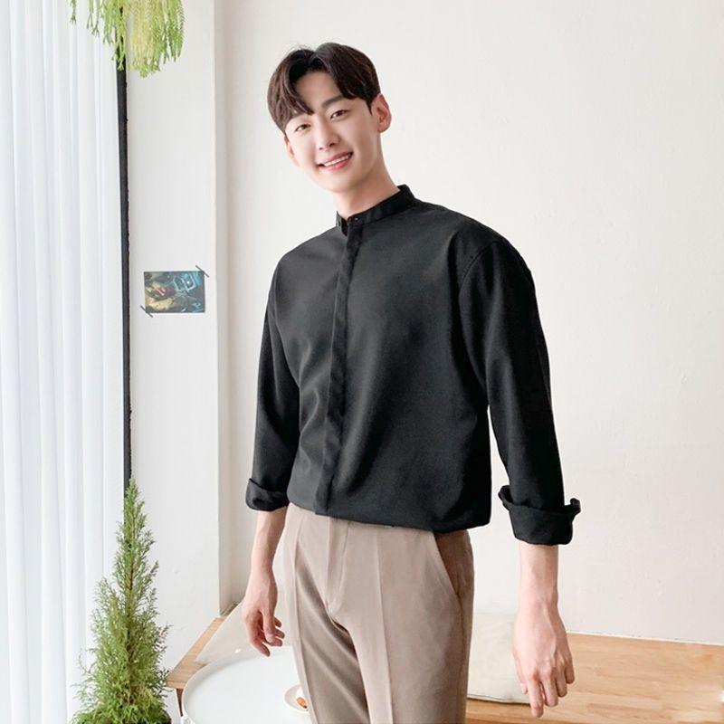 Hochwertiges grau-blaues Stehkragenhemd für Herren Sehr elegant fließend Koreanischer Stil Frühling Herbst Freizeithemd mit reifem Stil.