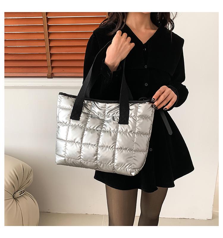 2025 Winter Versatile Influencer Shoulder Bag: Stylish Textured Makeup Tote
