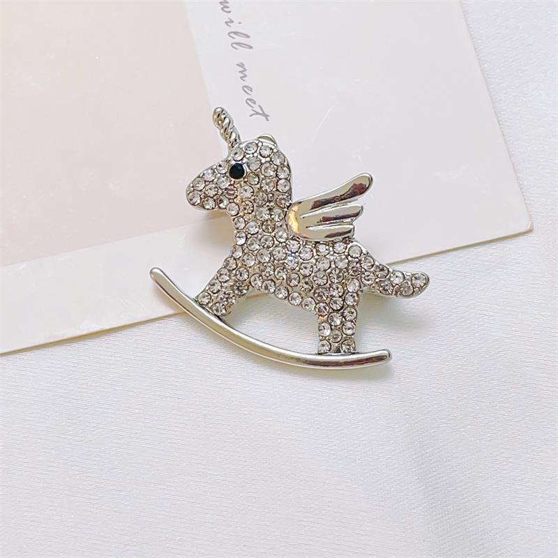 

1/2 Pcs Fashion Cute Horse Pony Wings Rhinestones Brooch Animal Pin Brooch Clothing Suit Corsage Badge Jewelry Accessories Gifts B