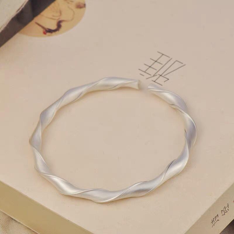 

Zuyin 999,9 Light Plate Mobius Открытый браслет в стиле ретро, ​​простой и модный браслет из чистого серебра, подарок на День святого Валентина Adjustable size