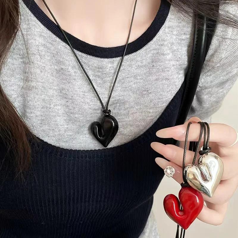 Red Heart Pendant Necklace Vintage 80s Aesthetic Love Inspired Choker New Fashion Romantic Heart Necklace for Women
