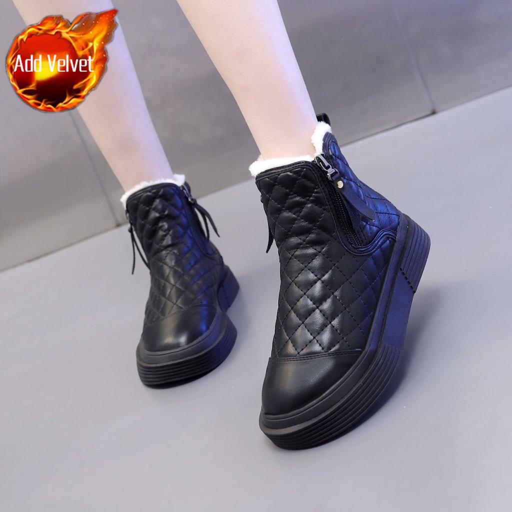 Black Round Toe Waterproof Ladies Shoes Flat Leather Women'S Snow Boots Y2K Winter Furry  Novelty Booties On Promotion