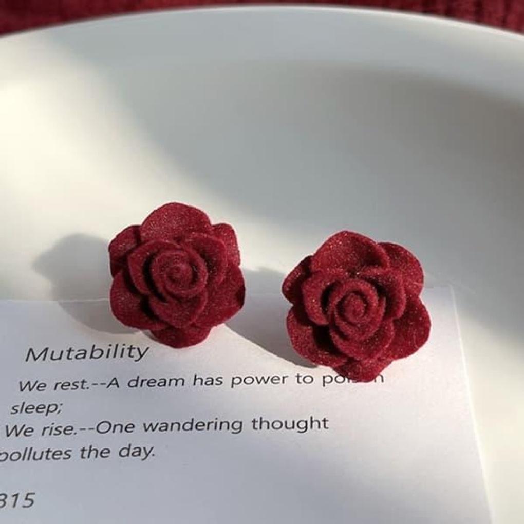 Women's Furry Peach Wine Rose Earrings (Silver Needle)