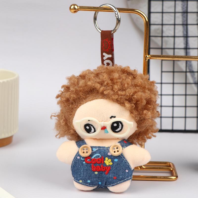 Păpușă Drăguță cu Păr Cret Breloc de Pluș cu Ochelari Salopetă de Blugi Păpușă de Pluș Desene Animate Breloc Pandantiv Decor Rucsac Cadouri