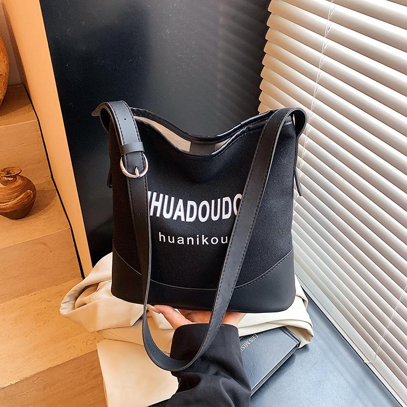 Spring and Summer New Messenger Bag Women's Large-capacity Class Commuter Bag Casual Versatile Shoulder Bucket Bag