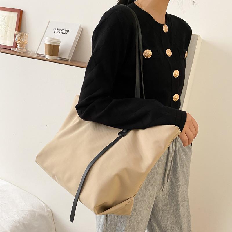 Stylish Nylon Women's Shoulder Bag 2023 Trendy Large Capacity Tote For Daily Use