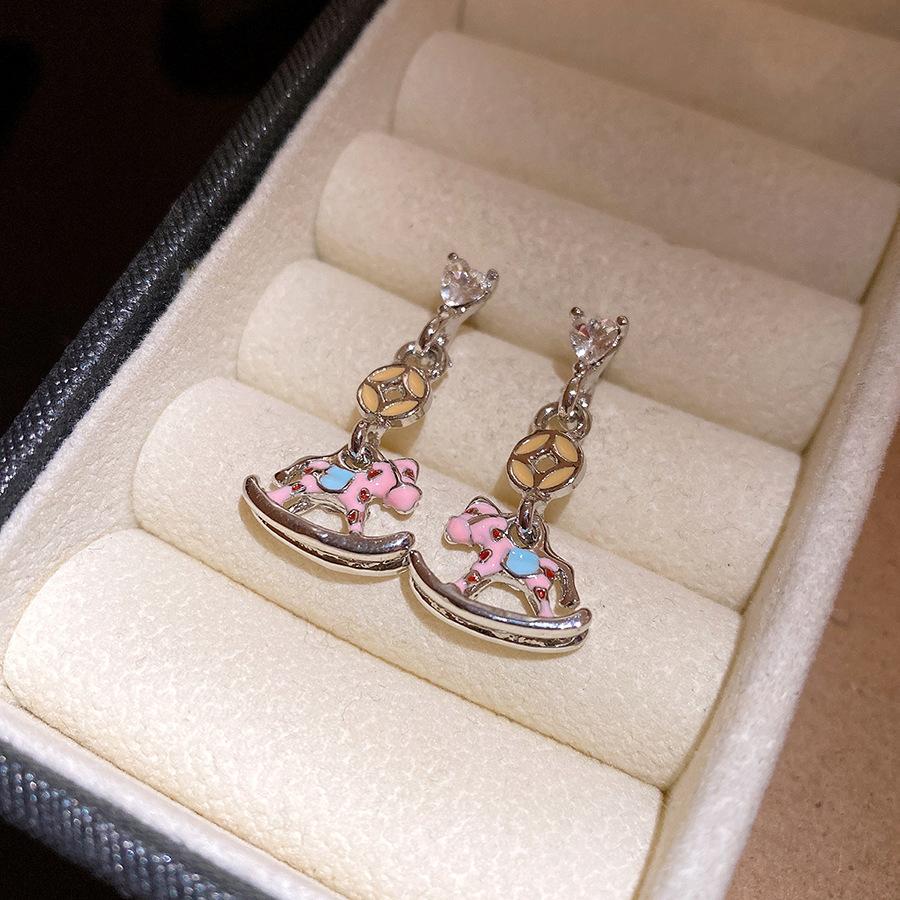 

Silver needle oil drop pony diamond stud earrings French sweet temperament fashion earrings light luxury high sense retro earrings women