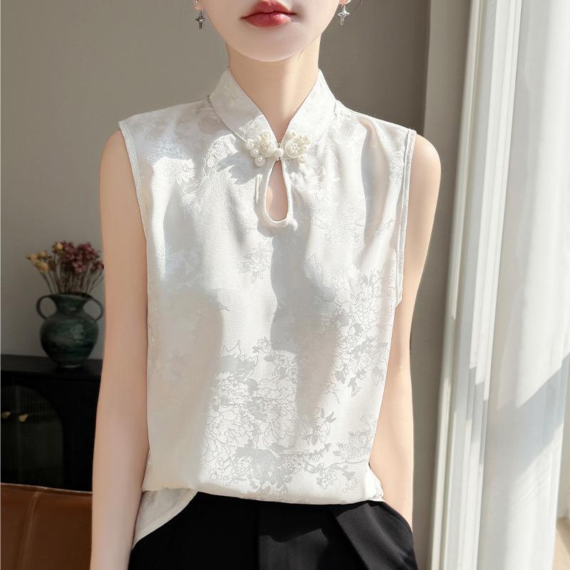 Spring and Summer New Design Traditional Chinese Style V-Neck Sleeveless Blouse with Embroidery and Female Snap Buttoned Flowy Top