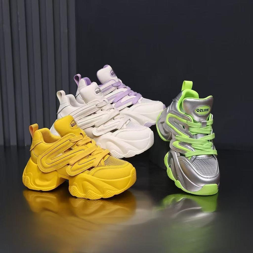 Showing feet small sports dad shoes new autumn mesh breathable thick-soled sports casual shoes difficult