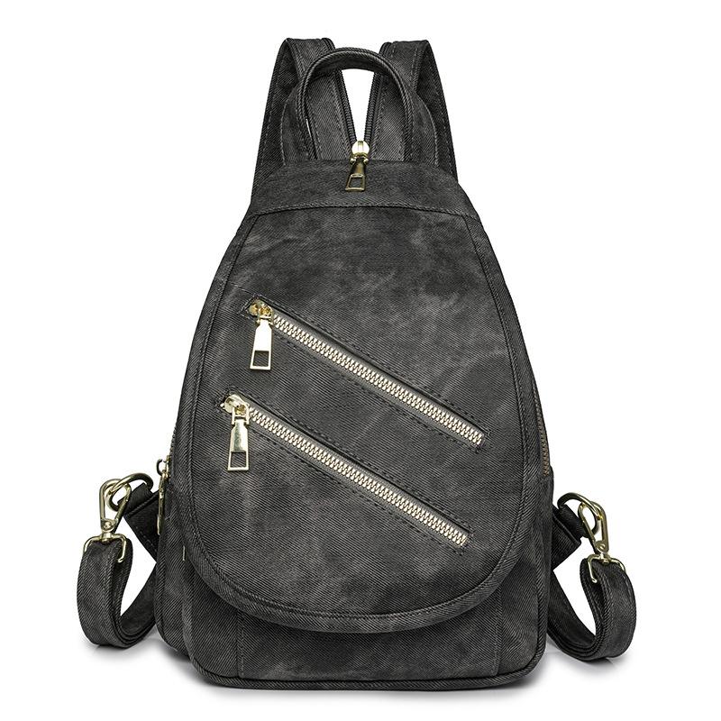 

Женщины часто используют рюкзак, сумку через плечо, одноплечевую сумку большой вместимости и дорожный рюкзак чёрный