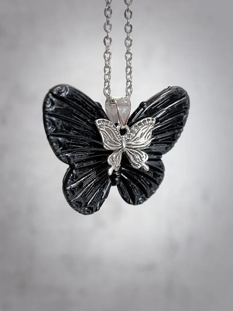 

A chain pendant with two butterfly necklaces, suitable for daily wear Option1