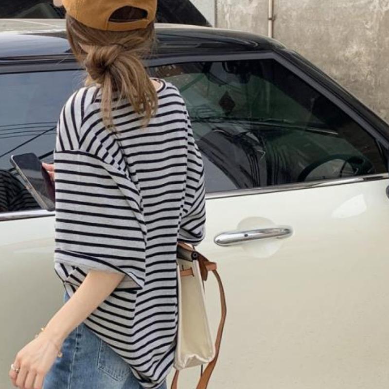 Striped Short Sleeved T-shirt for Women Summer Hong Kong Style Retro Design Loose and Slimming Top