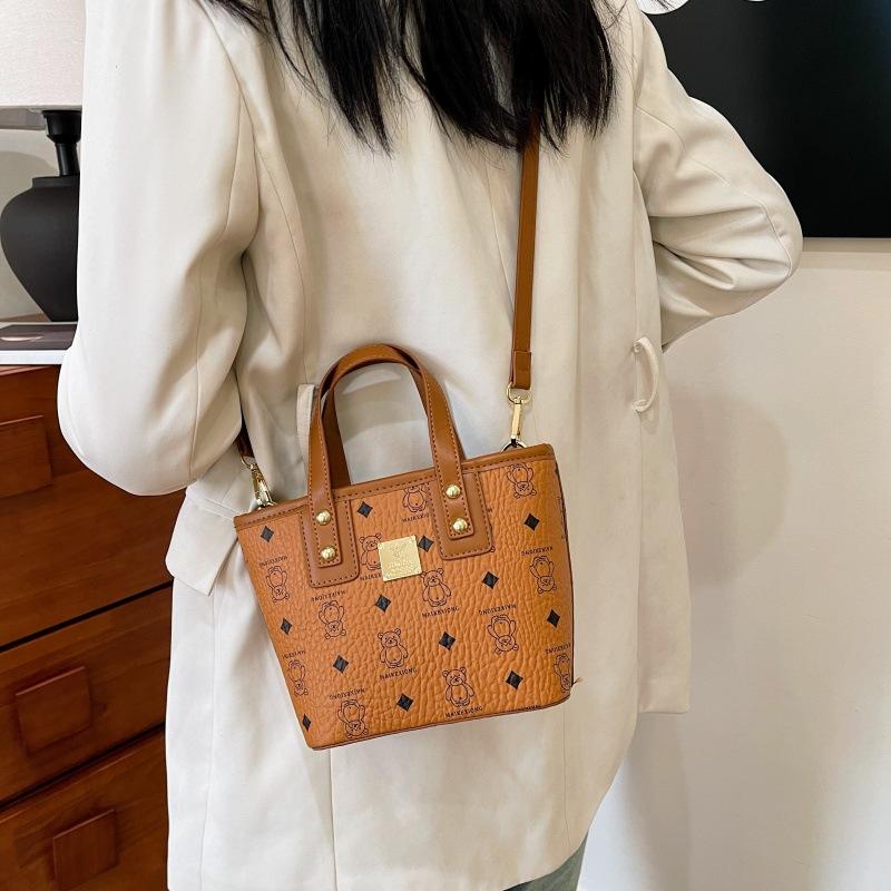 Premium Sense Small Bag Women 2025 New Niche Texture Portable Bucket Bag Versatile Vegetable Basket Shoulder Messenger Bag