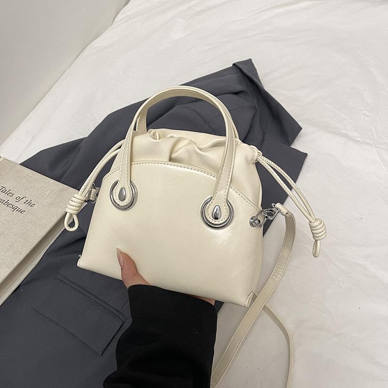 

Summer fashion messenger bag design sense niche handbag bag 2025 new simple shell bag versatile shoulder bag бежевый