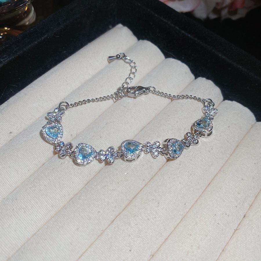 Bracciale Quadrifoglio Zircone Cuore - Gioiello Elegante e Versatile per Donna