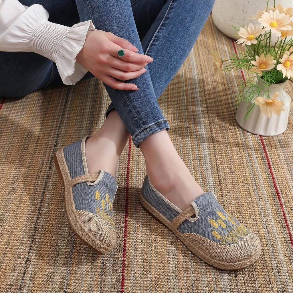 Processing custom new women's cloth shoes old Beijing embroidered linen cloth shoes women's shallow mouth retro fashion single shoes Hanfu