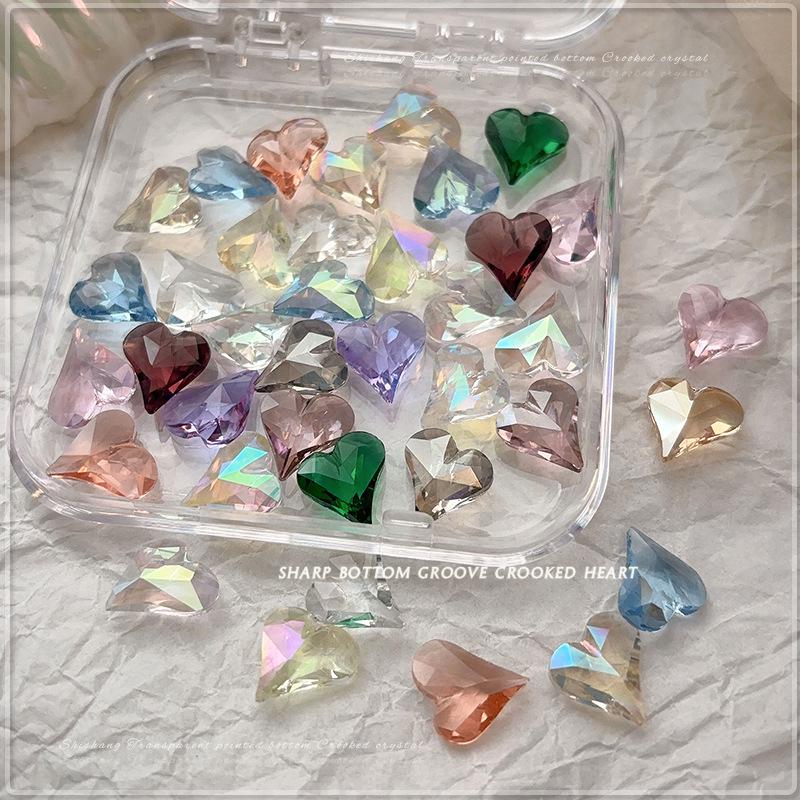 High-quality Crystal Heart Nail Art Decorations with Grooved Flash Design