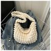 Dámská plisovaná crossbody taška Vyšívaná kostkovaná taška přes rameno s prošívaným designem Velkokapacitní podpažní tote pro každodenní nošení