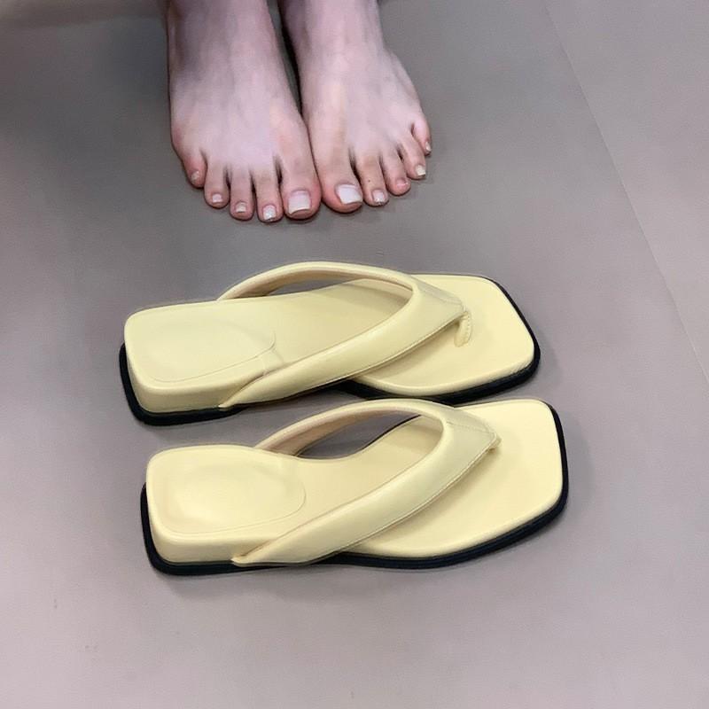 Seaside Pinch Flip-flops Women Wear New Beach Sandals Fashion Sense