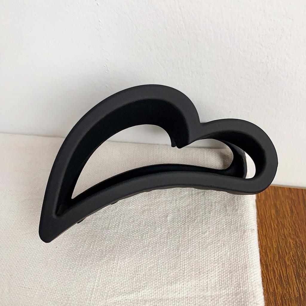 Frosted Love Heart Shaped Hair Claw Korean Fashion Women Girl Hairpins Hair Claw Barrettes Solid Color Headwear Hair Accessories