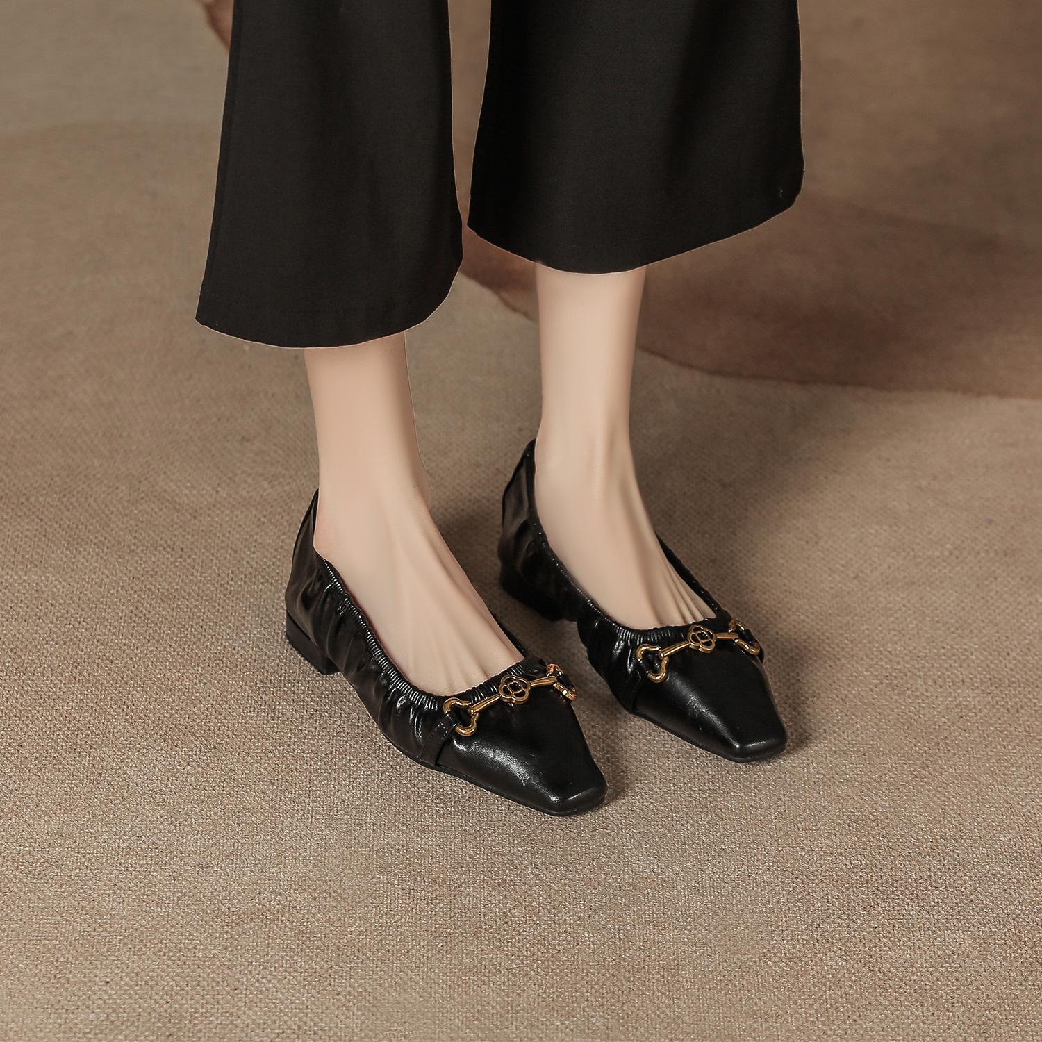 

H967-1 черные туфли-лодочки женские новые на низком каблуке 2 см металлическая декоративная пряжка неглубокий вырез эластичная мягкая кожа темперамент женские каблуки 35