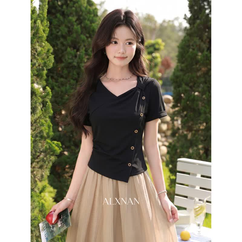 Women's Black Twist Design Slimming T-shirt