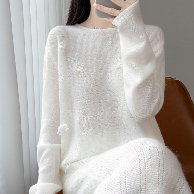 Women's 3D Flower Wool Embroidery Sweater - Round Neck, Brushed, Thick Knit, Loose Fit