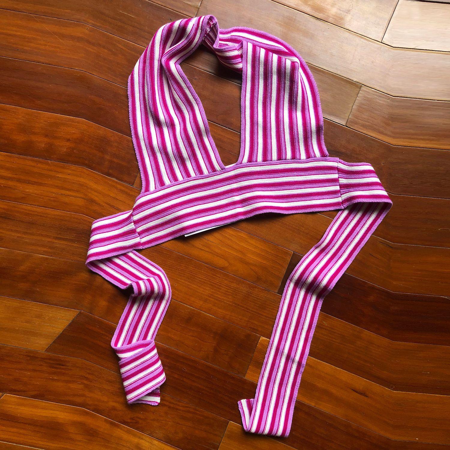 

Женский летний полосатый топ с глубоким V-образным вырезом на спине и бретельками XL ярко-розовый