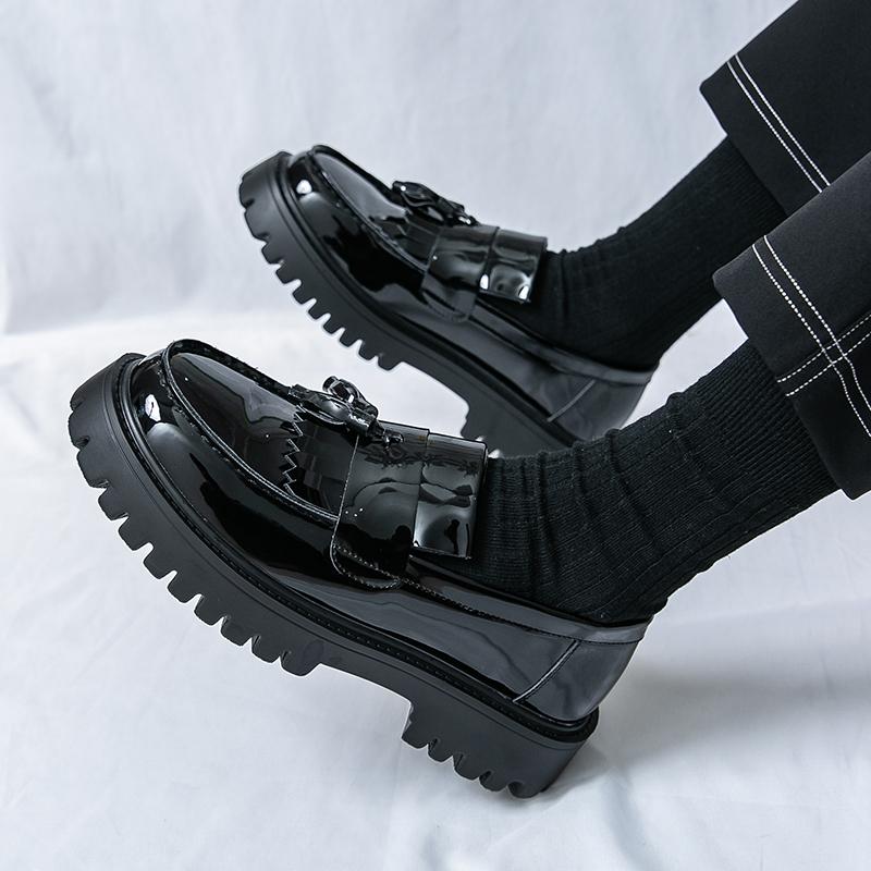 Fashion Tassel Design Mens Casual Shoes White Leather Men Loafers Fashion New Oxfords Shoes Ultra-light Male Walking Footwear Moccasins